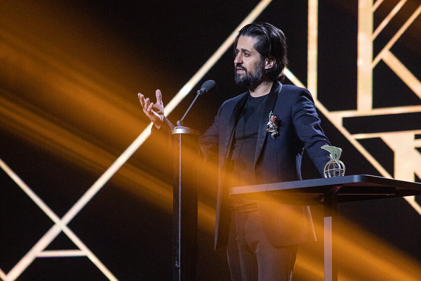 Vuoden 2021 voittaja Hamy Ramezan. Kuva: Sami Sorasalmi